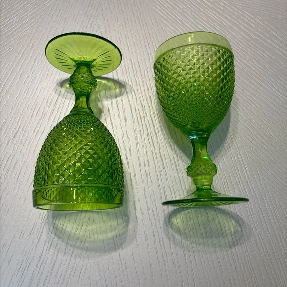 Light Green Diamond Point Wine Glasses Water Goblets Set of 2 - Picture 12 of 13